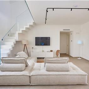 4 bedroom villa with pool, Castellammare del Golfo, sleeps 8-10